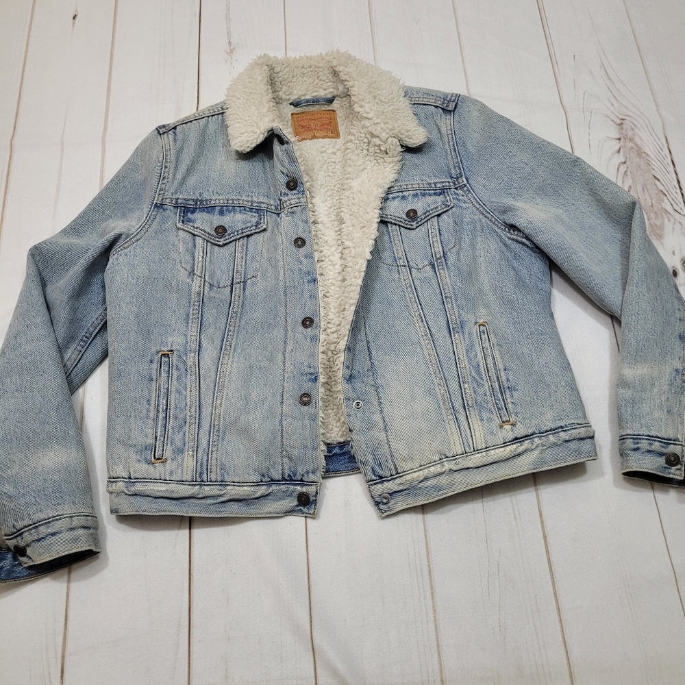 Levis sherpa trucker jean jacket lined fuzzy light wash distressed